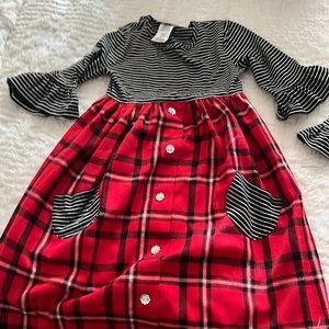 Like new winter dresses size 6 and 3T